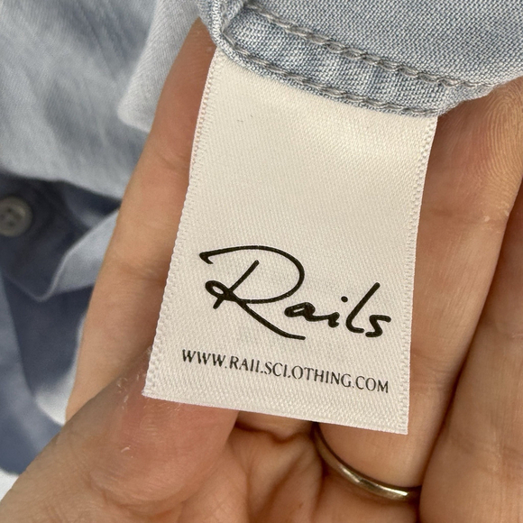 Rails Lana Cold Shoulder Button Down Light Vintage Wash Top S - Picture 5 of 7